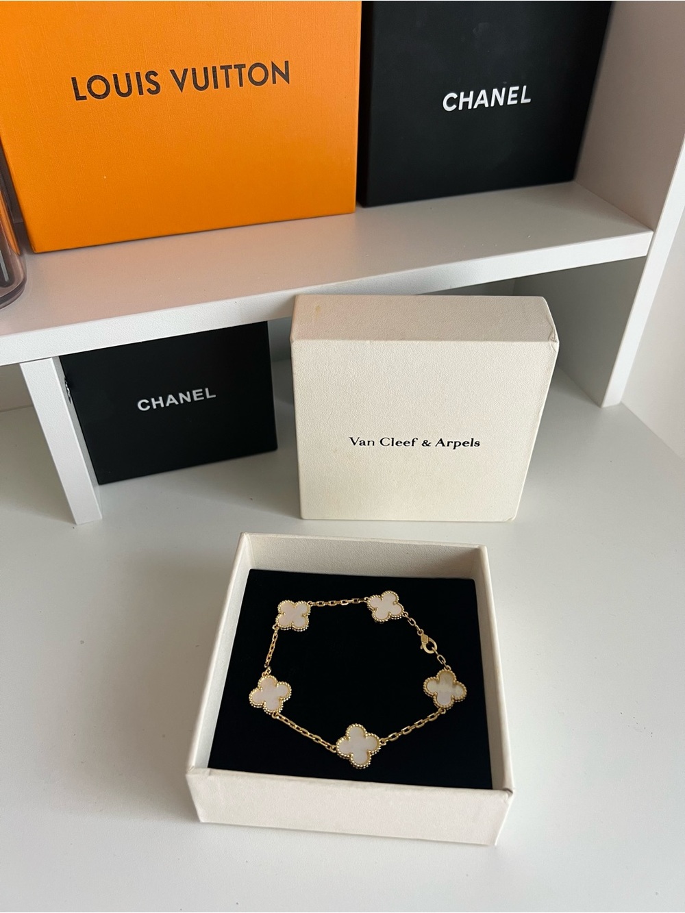 Source unknown clover bracelet